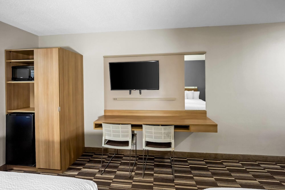 Microtel Inn Greensboro 43/54
