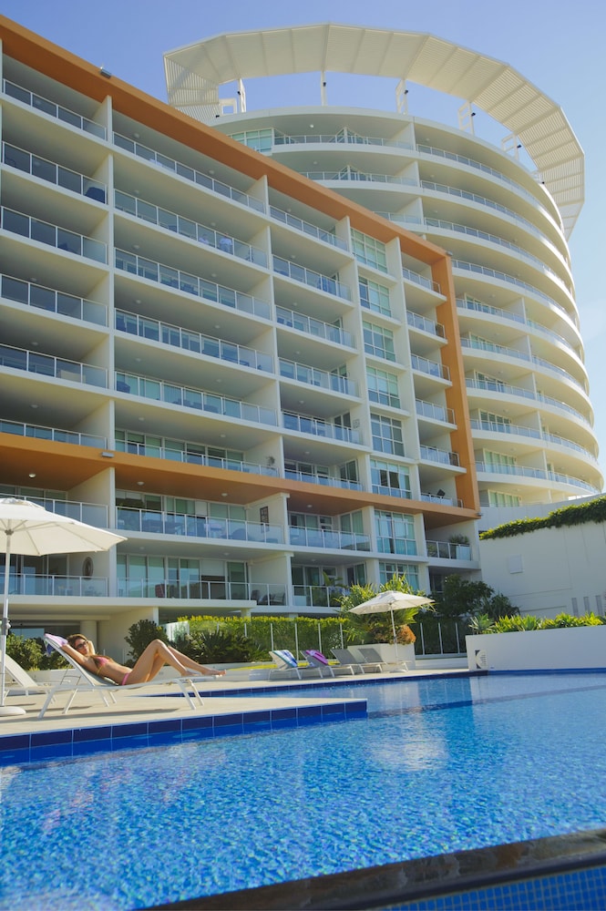 Kirra Surf Apartments 3/75