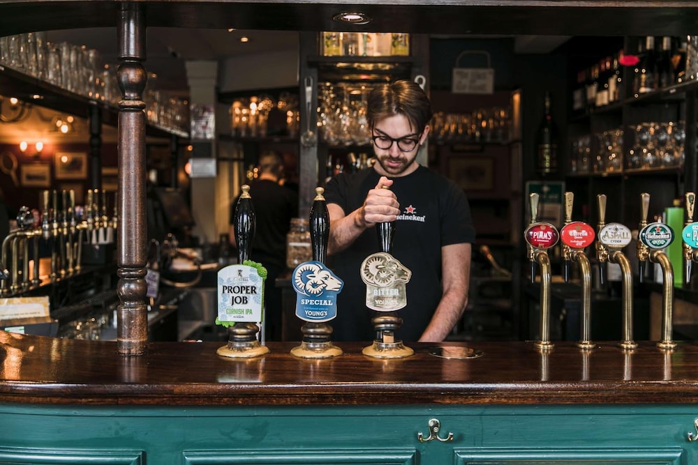 The Rose and Crown Wimbledon 43/50