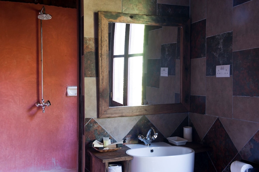 SELOUS KINGA LODGE 46/48