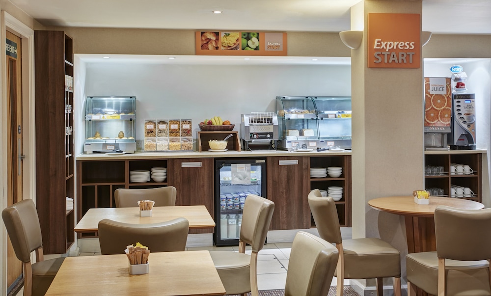 Holiday Inn Express London - Victoria by IHG 49/69