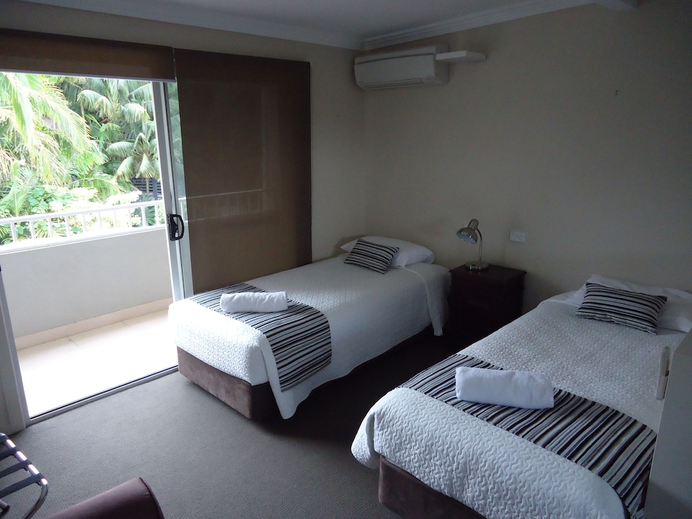 Aston Hill Motor Lodge 14/43