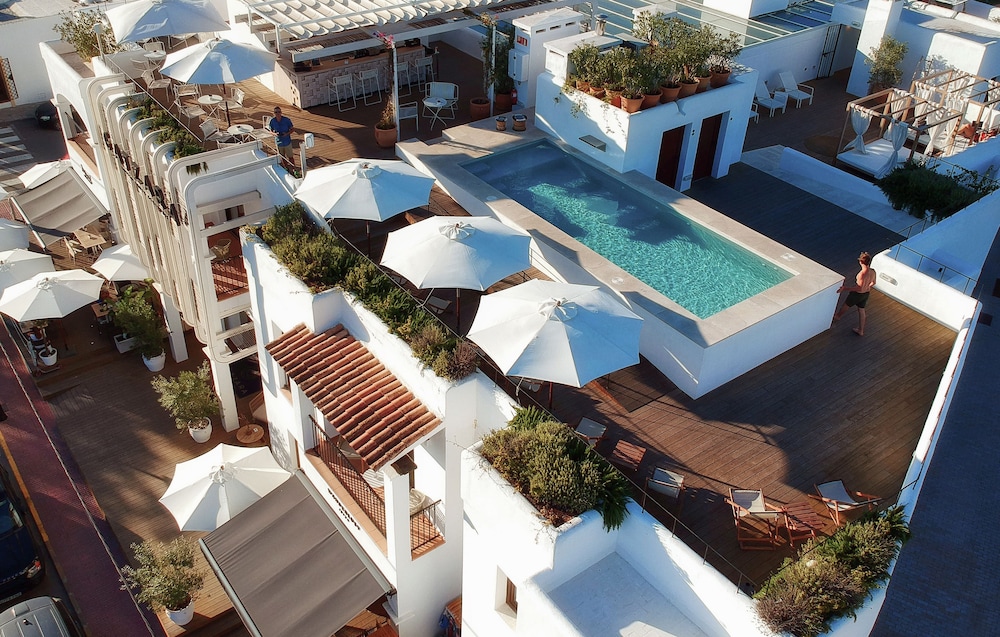 Gatzara Suites Santa Gertrudis 71/76