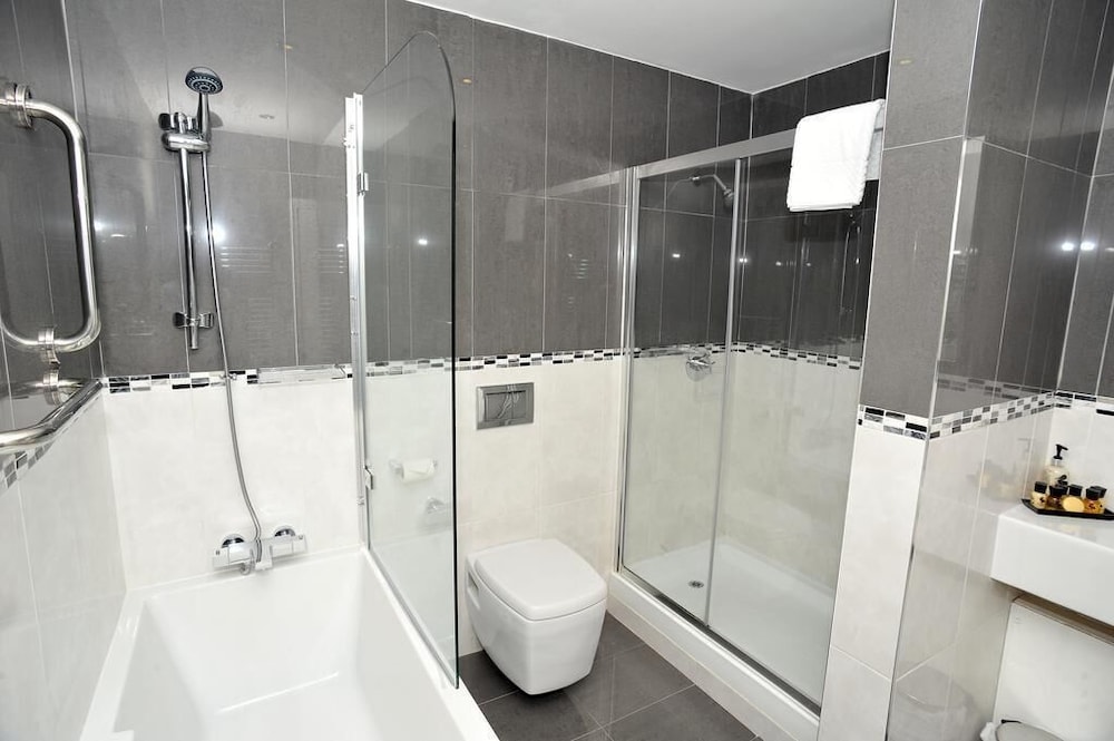 Kings Arms Hotel 41/44