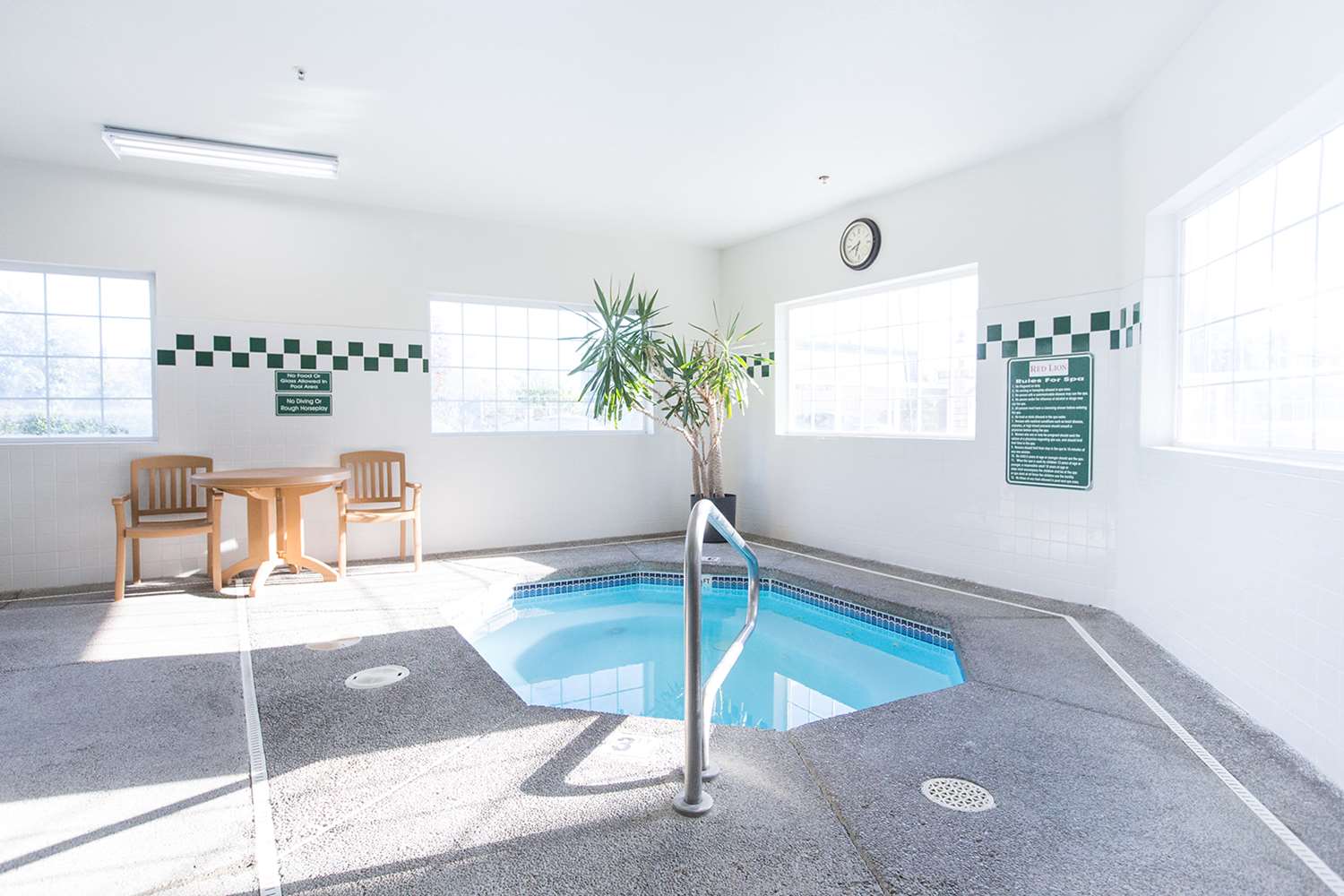 Red Lion Inn & Suites McMinnville 18/30