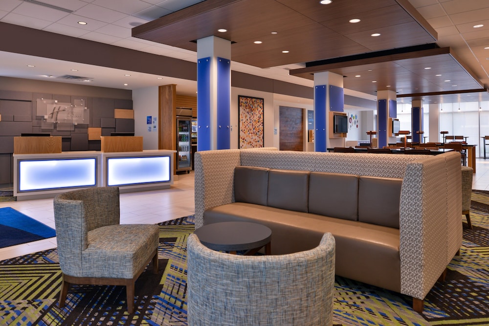 Holiday Inn Express Suites Marshalltown 8/48