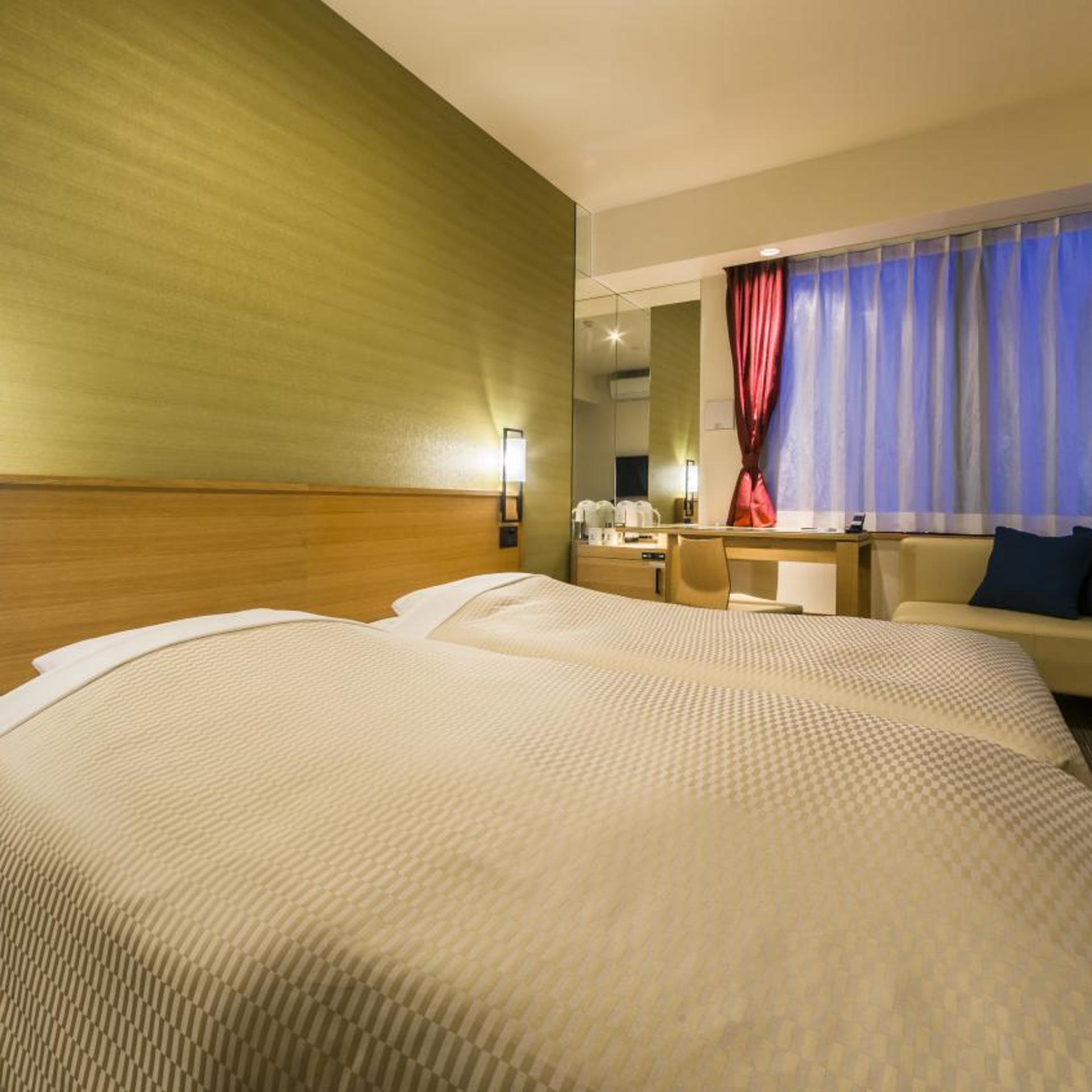 Room, Twin Beds, City View, Corner