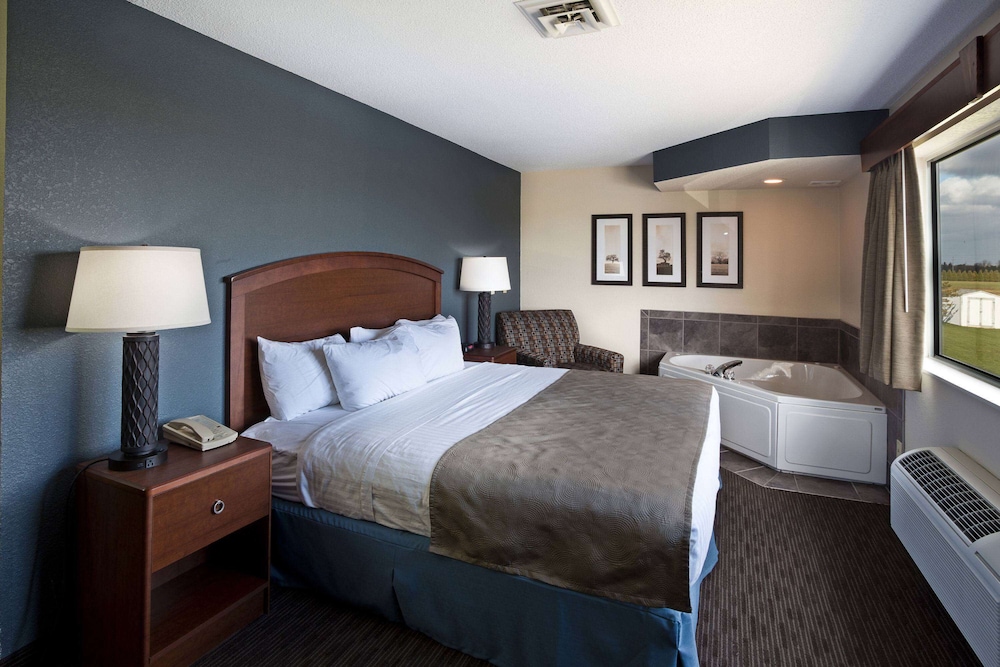 AmericInn by Wyndham Bay City 11/40