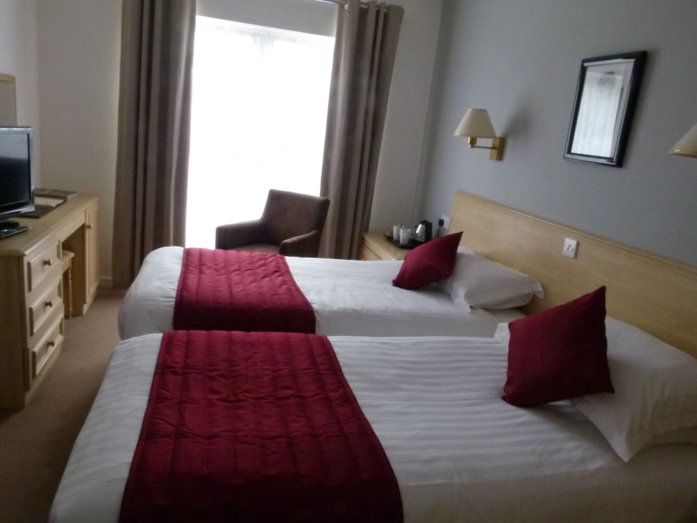 Beachcombers Hotel 12/48