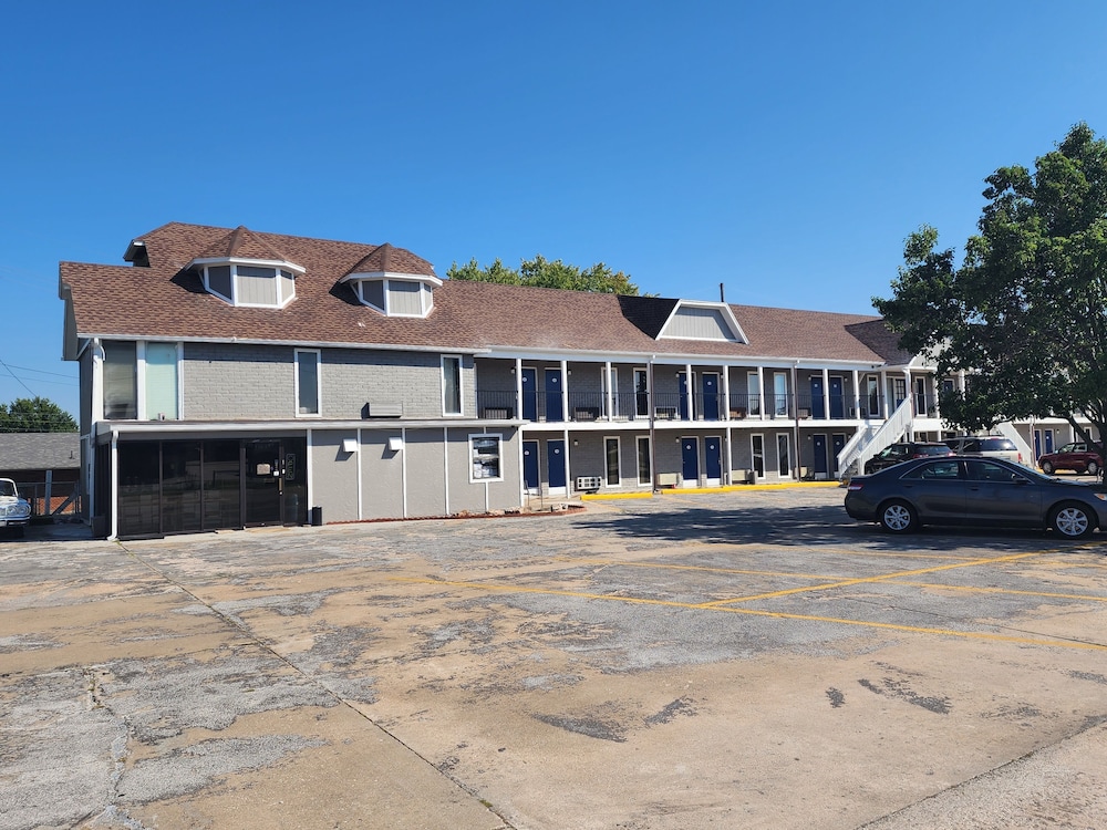 Rodeway Inn Carthage, MO 15/15