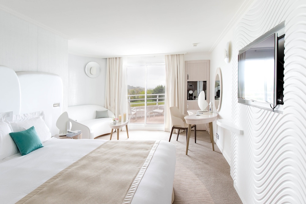 MIRAMAR CROUESTY HOTEL 8/66