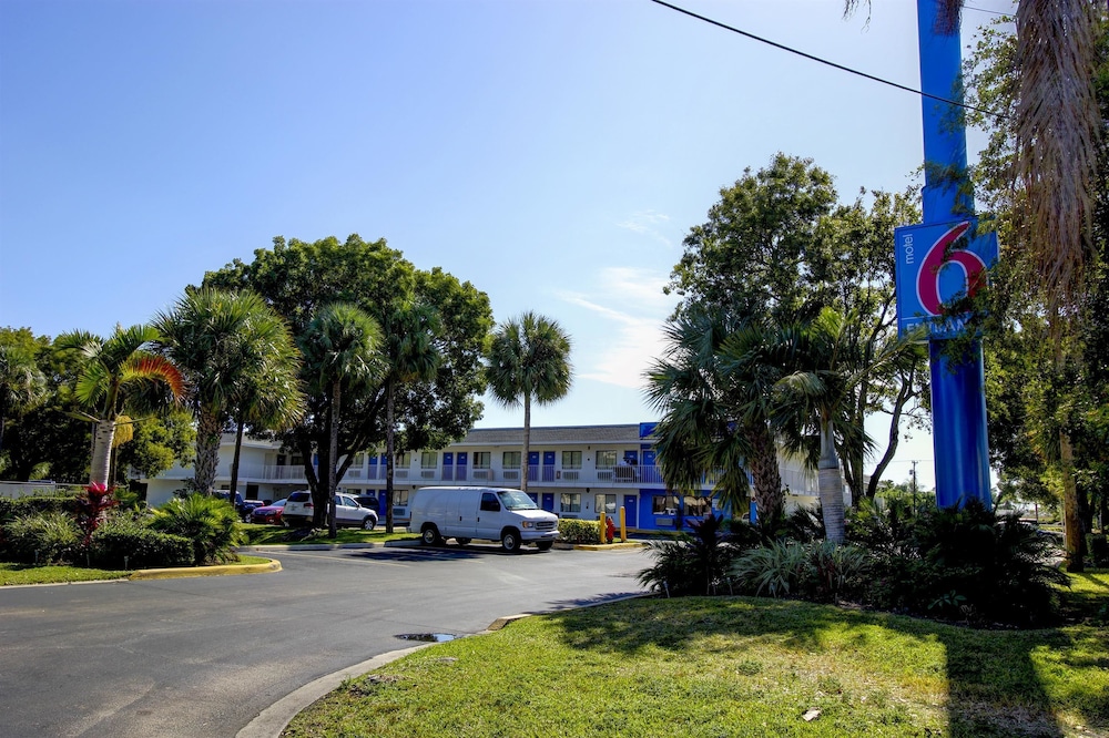 Motel6 Lantana/West Palm Beach, FL 48/60