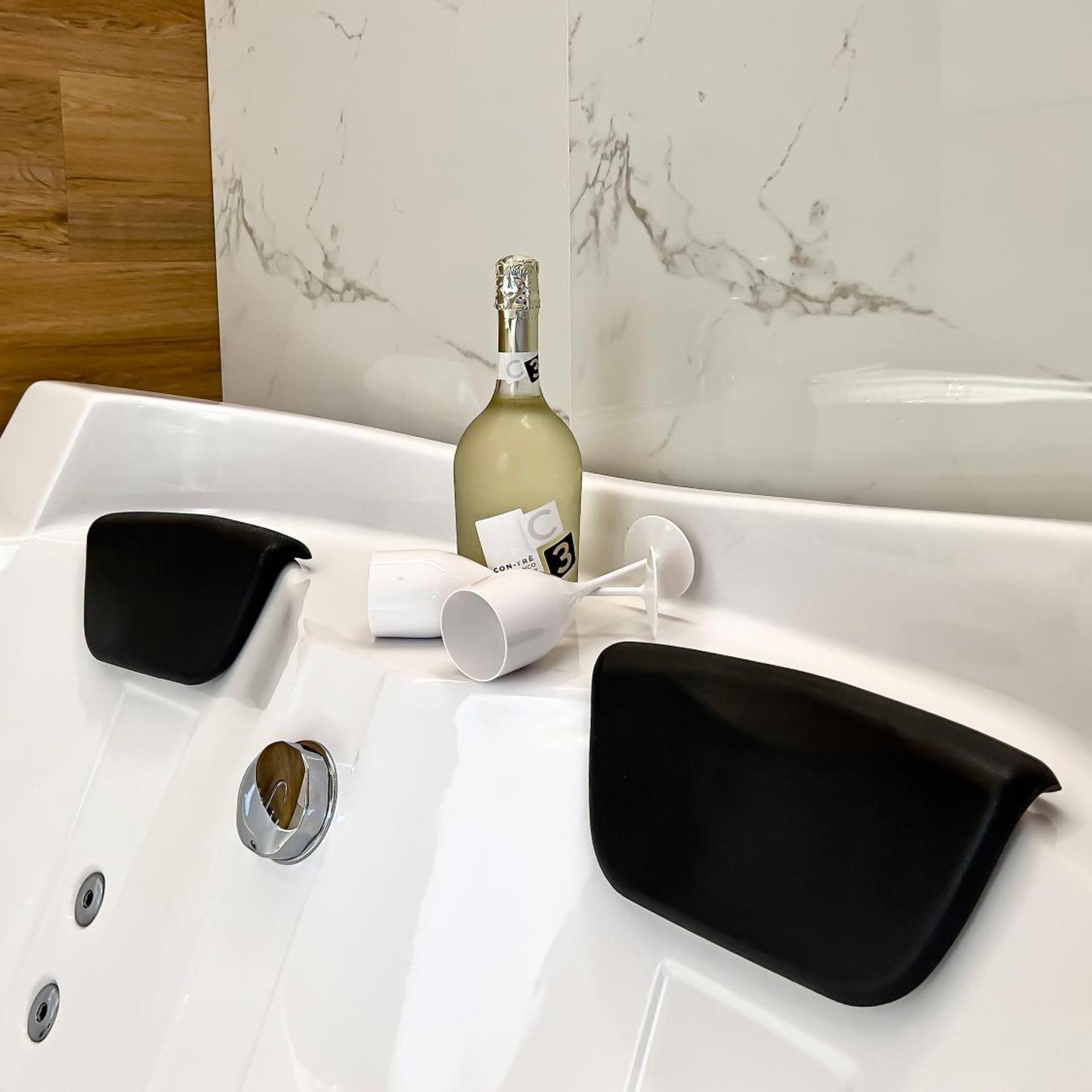 Room, Double Bed, Hot Tub
