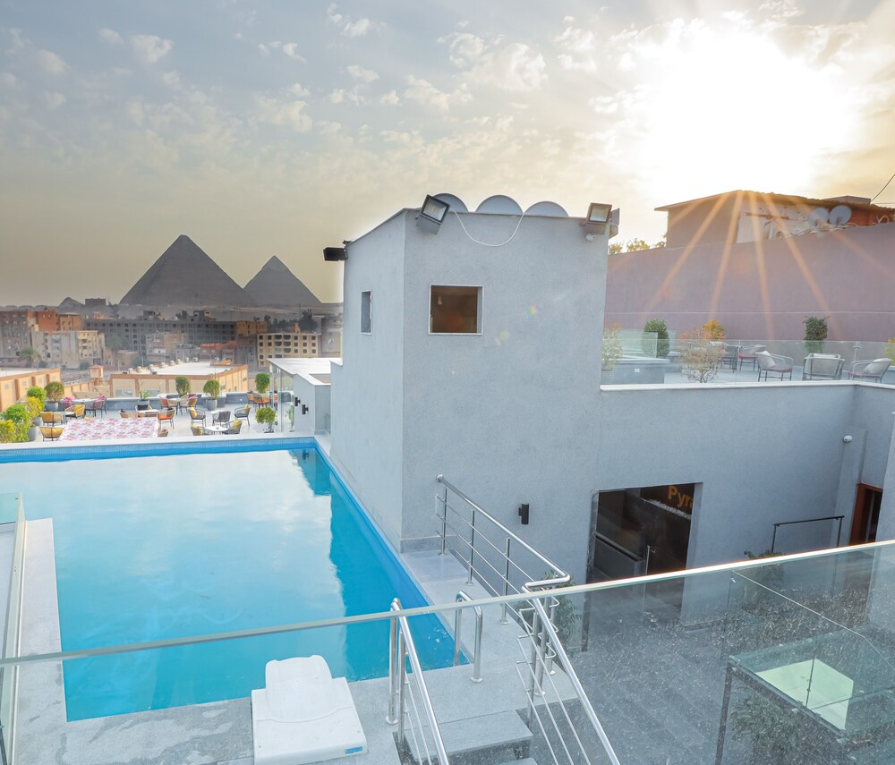Pyramid Front Hotel in GIZA