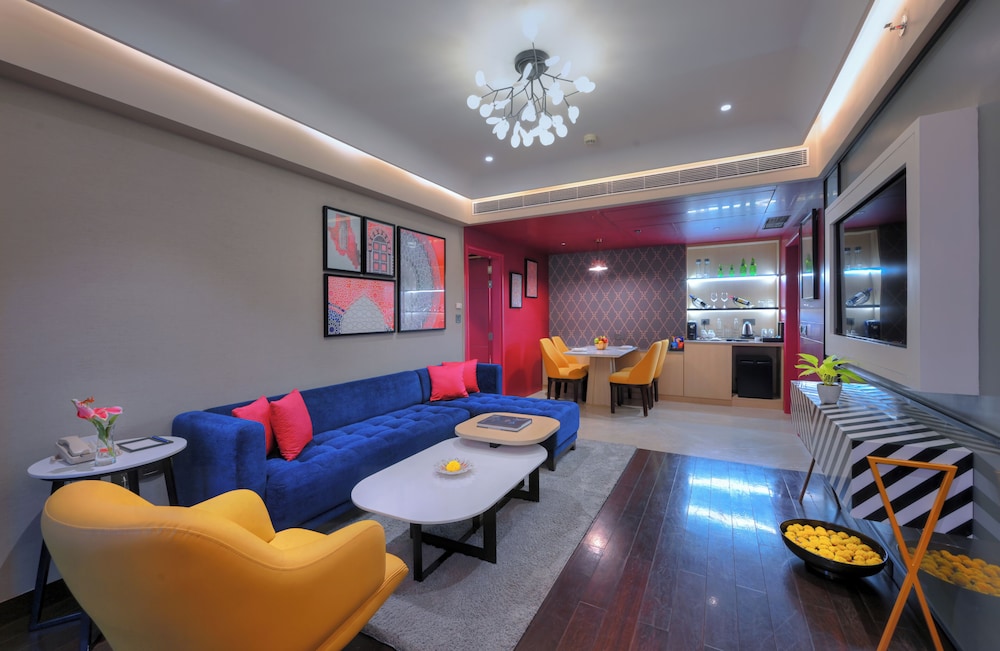 Grand Mercure Agra 25/50