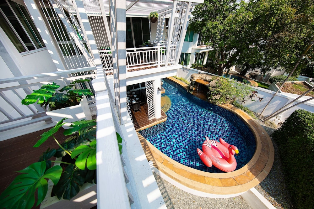 Paradise Pool Villa Pattaya in Tropicana Village (ex VIP Villas Pattaya Tropicana Jomtien Beach) 41/50