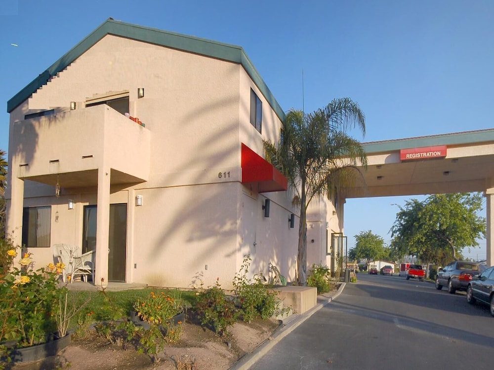 Aloha Inn 3/53