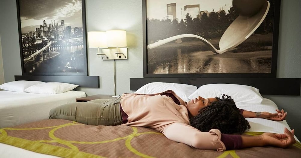 Super 8 By Wyndham Burlington 21/26