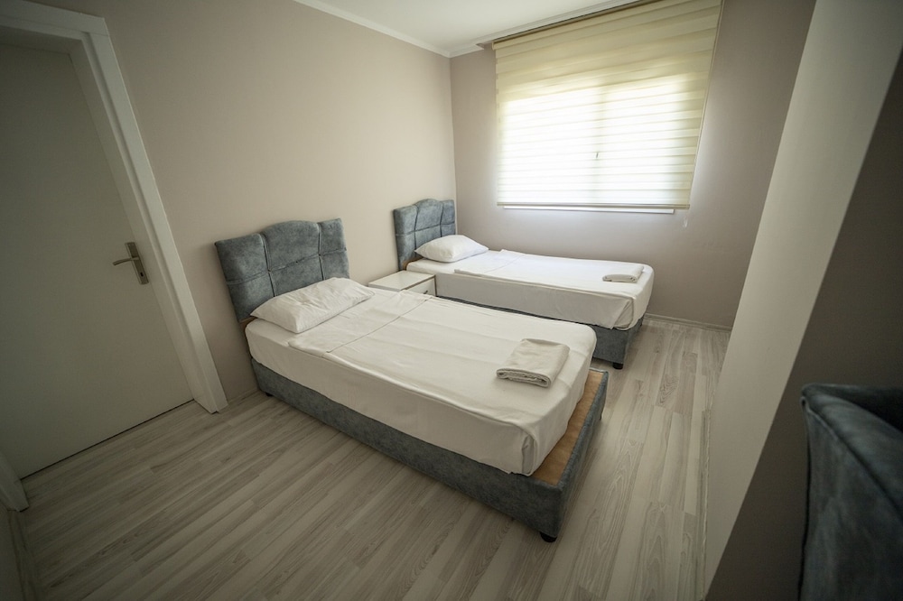 Silver Tower Residence 9/50