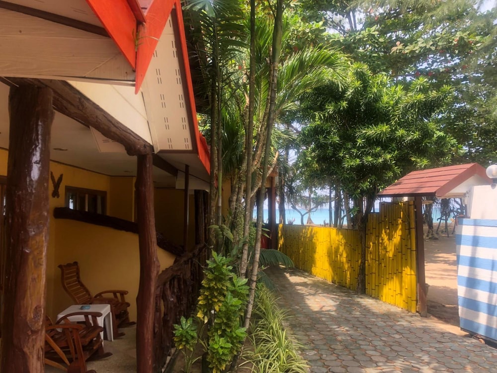 Ruan Mai Naiyang Beach Resort 8/76