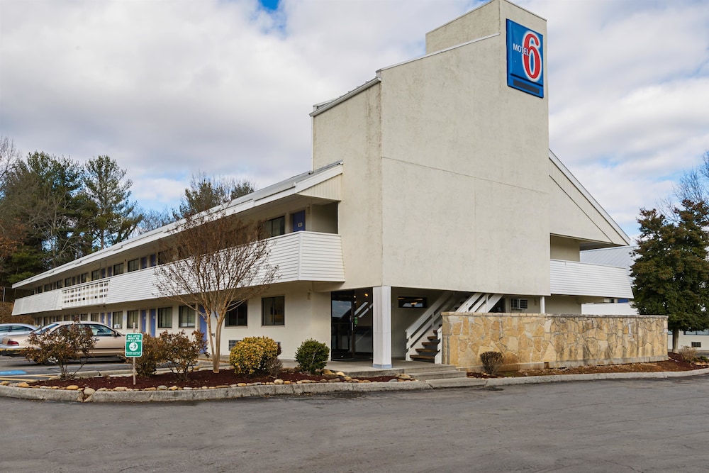 Motel6 Knoxville, TN - North 39/45