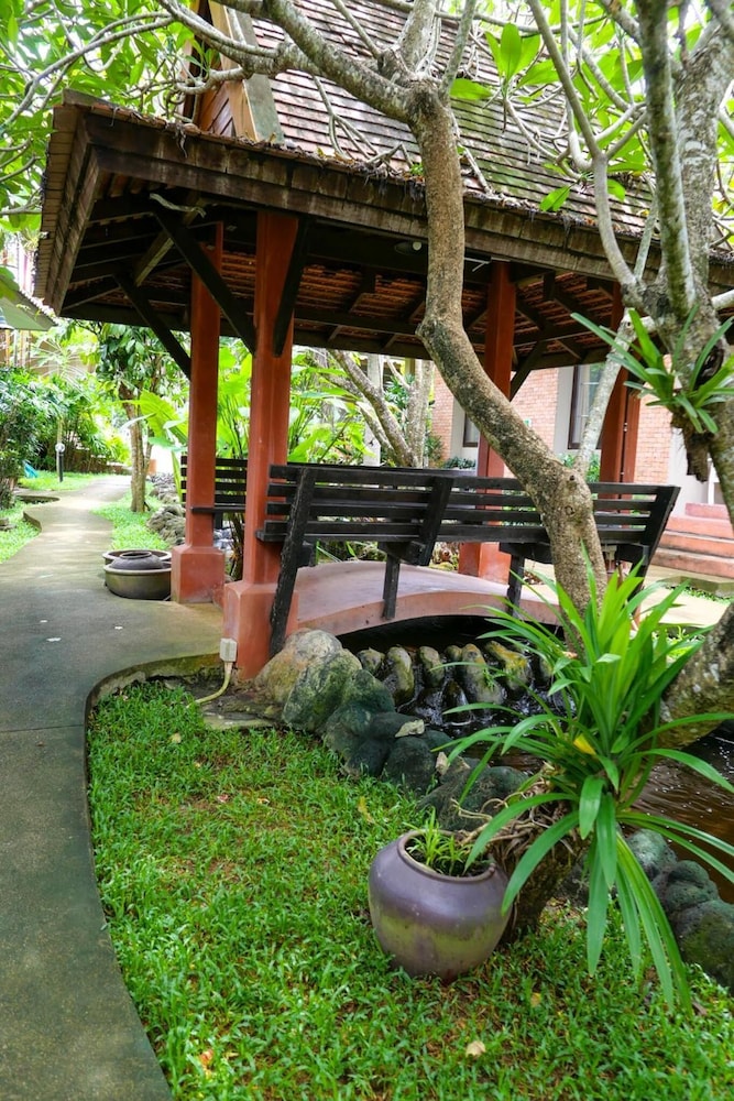 Floraville Phuket Resort 61/67