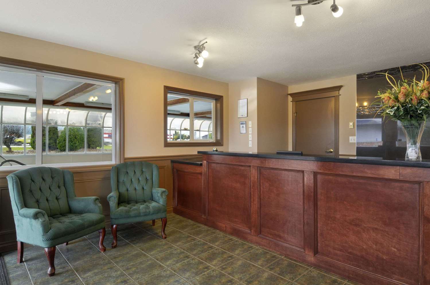 Travelodge by Wyndham Salmon Arm 12/40
