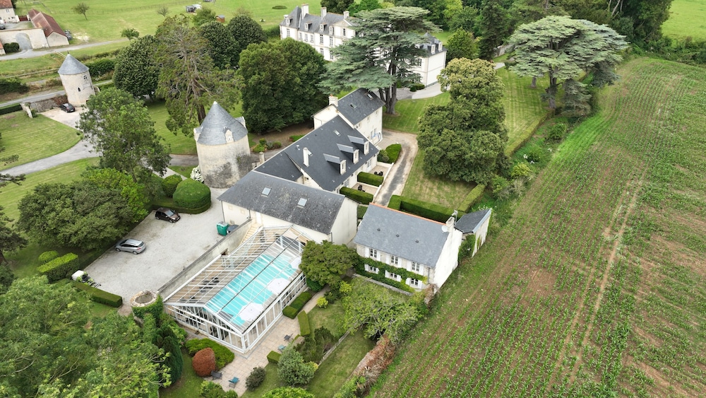 Chateau De Sully 47/50