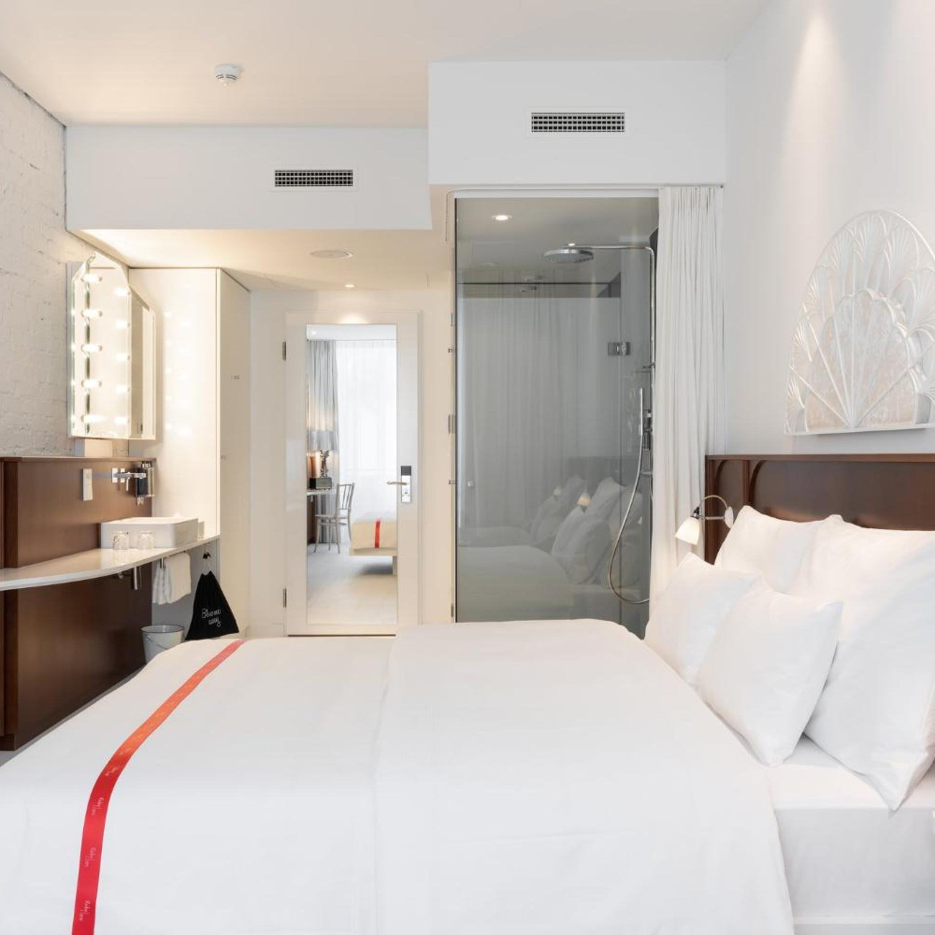 Wow, King Bed