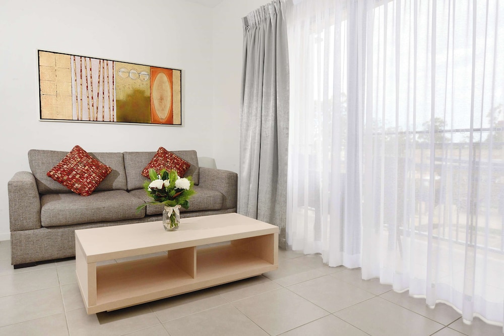 Oaks Middlemount Suites 42/53