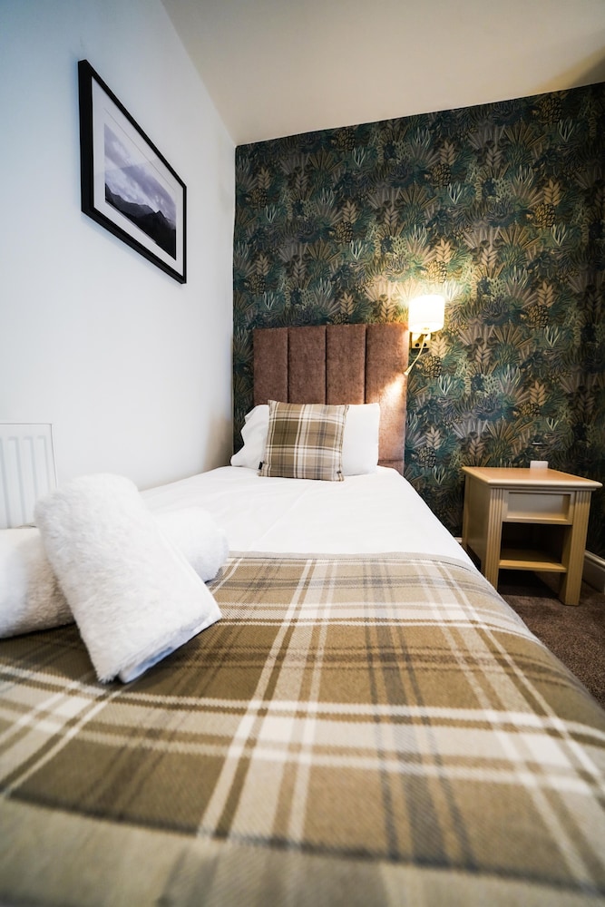 Gwydyr Hotel 6/50