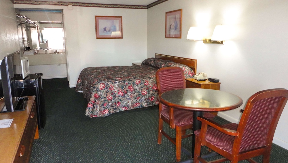Budget Inn Franklinton 24/34