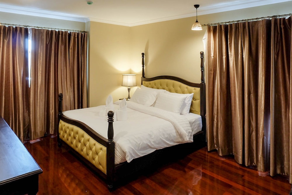 Siri Heritage Bangkok Hotel 15/71