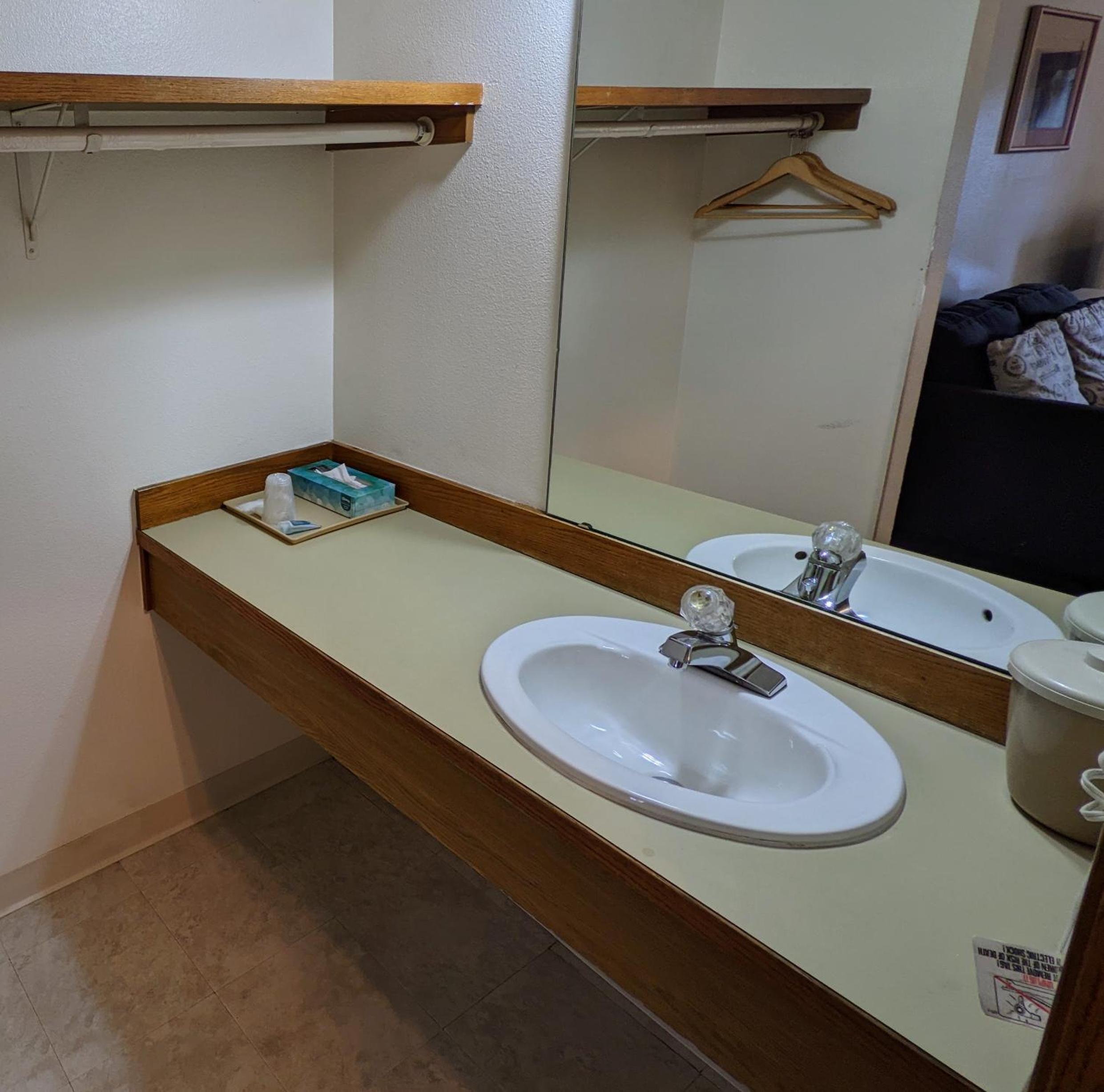 غرفة بسرير كوين، Fairground Inn Monroe WA 8/10