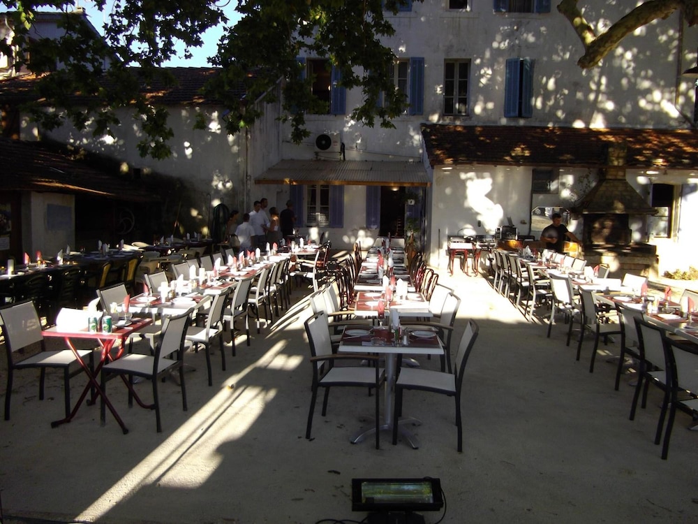 Hotel Restaurant Le Castel Fleuri 37/50