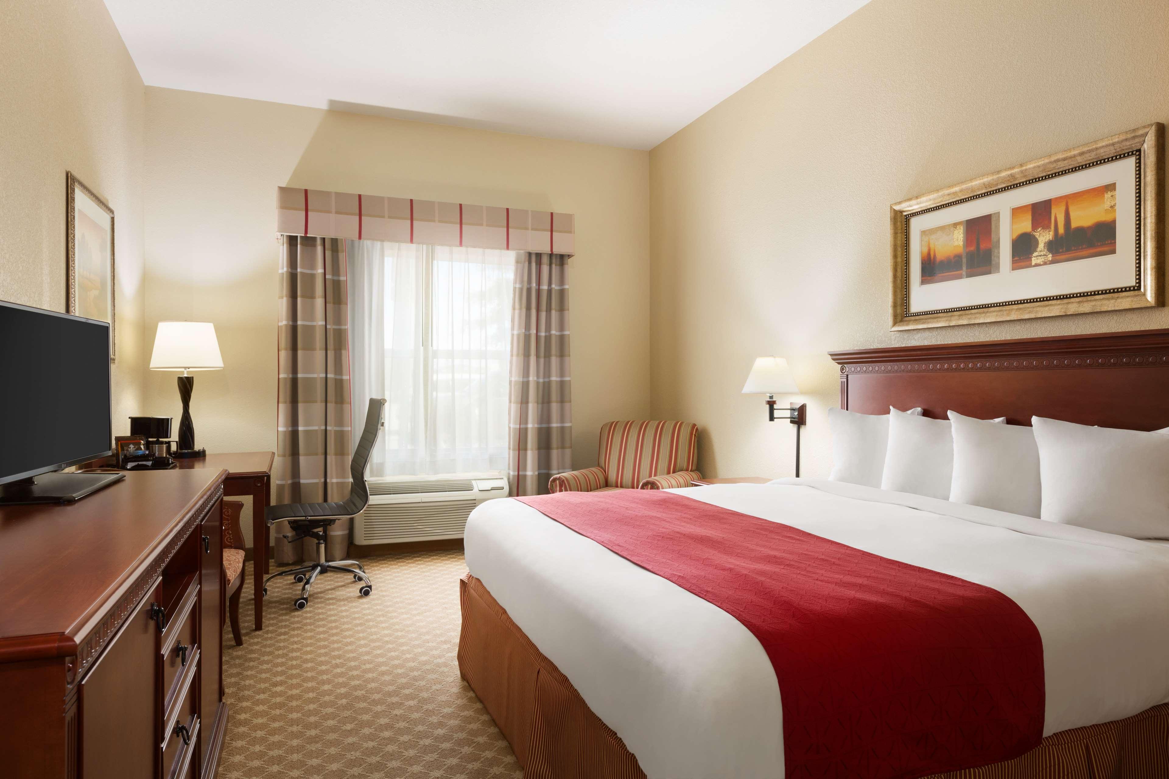 SUITE, KING BED