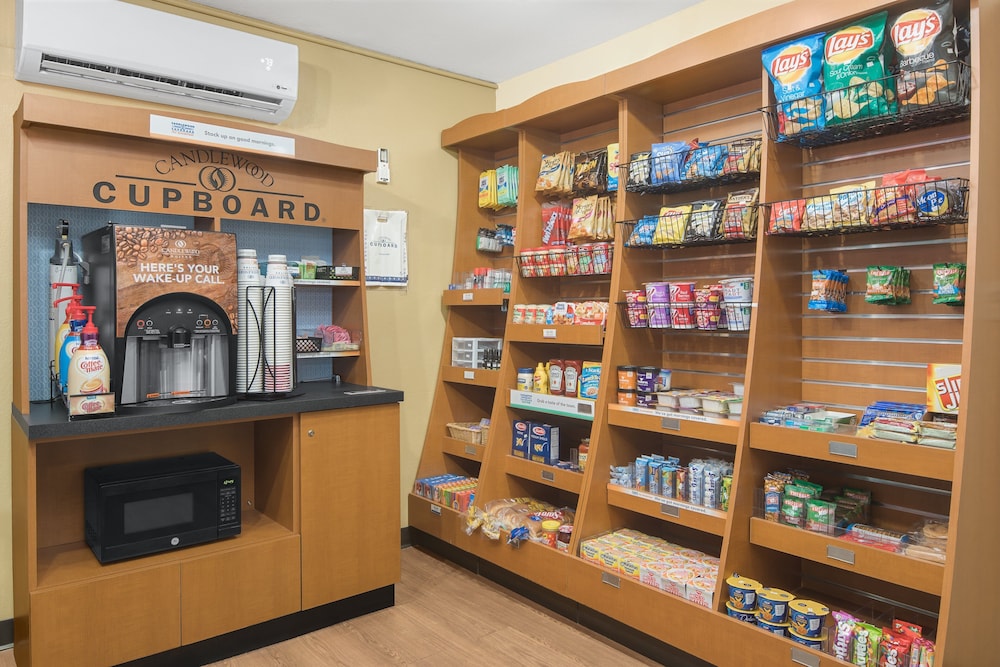 CANDLEWOOD SUITES RALEIGH CRABTREE 44/57