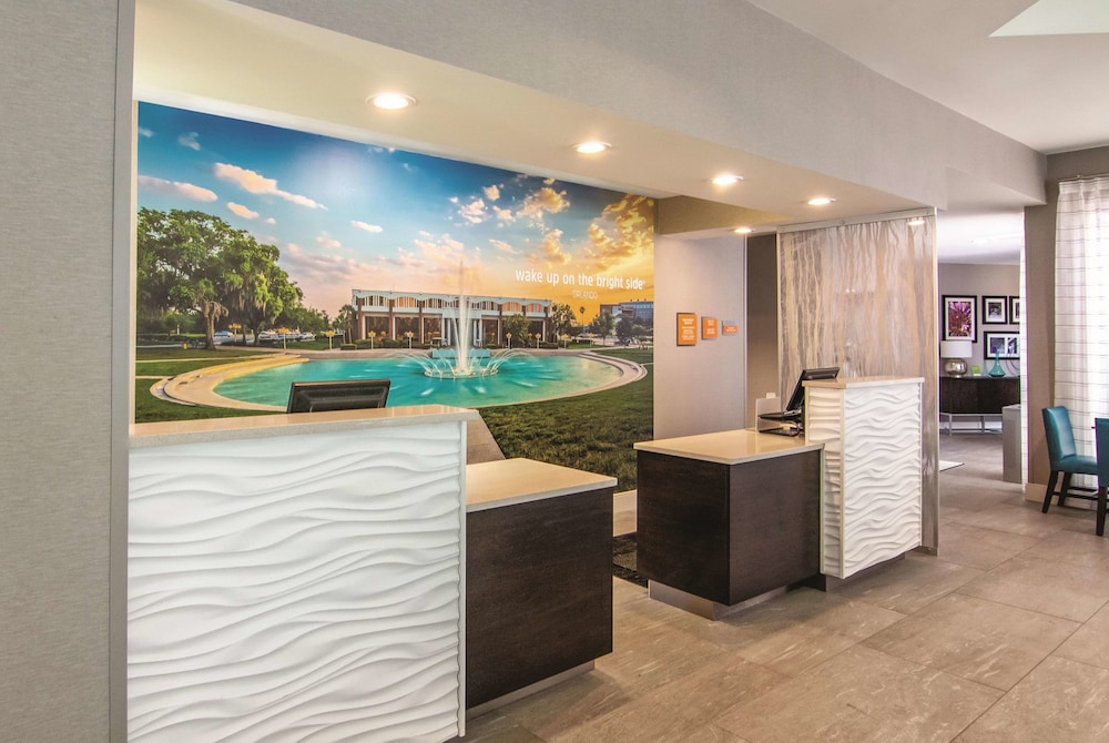 La Quinta Inn Suites By Wyndham Orlando Ucf 10/45