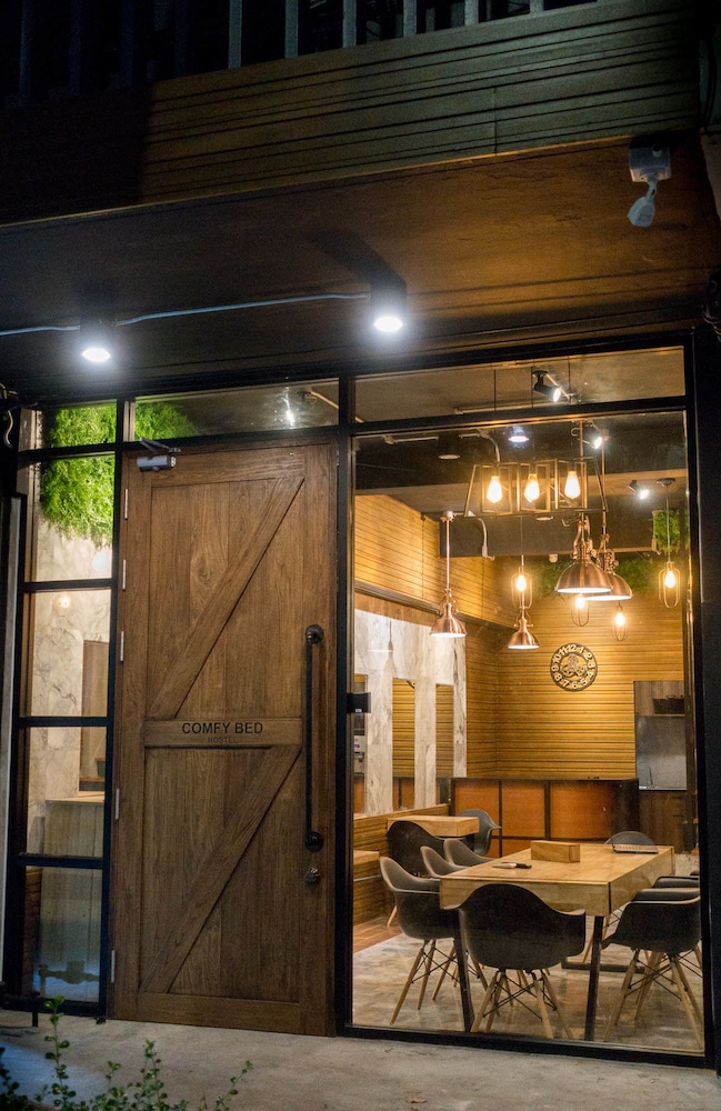 Comfy Bed Hostel - Adults Only 4/39