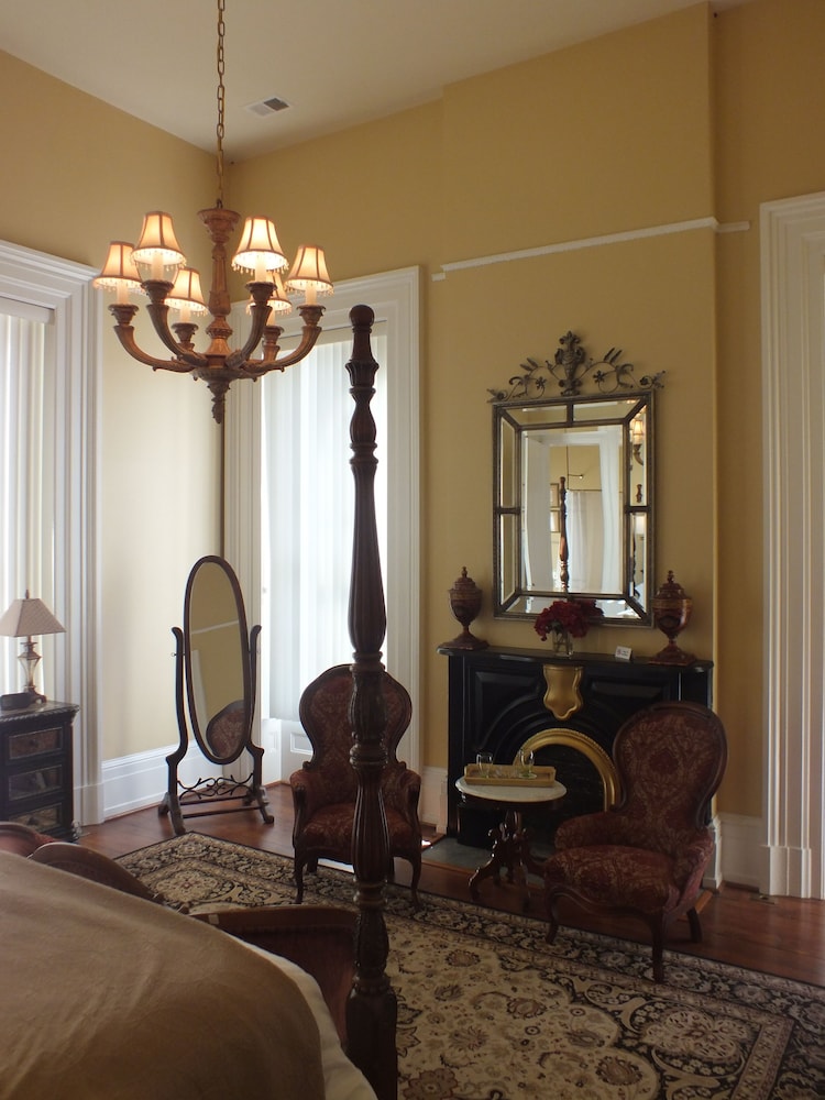 The Pepin Mansion Historic B&B 26/50
