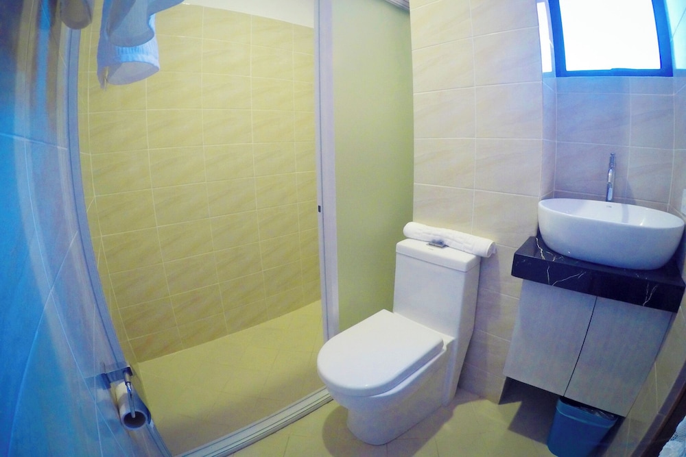 Golden Gate Suites 65/65