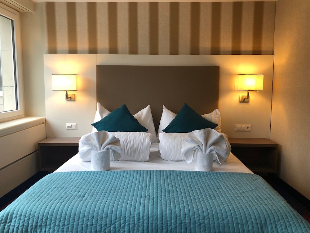 My Home Hotel 32/65