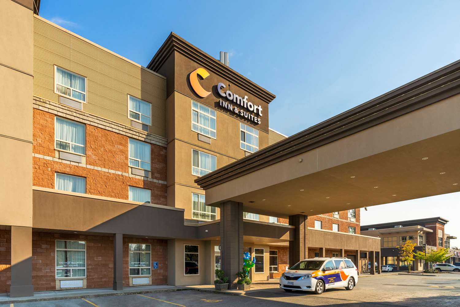 Comfort Inn & Suites Surrey 57/60
