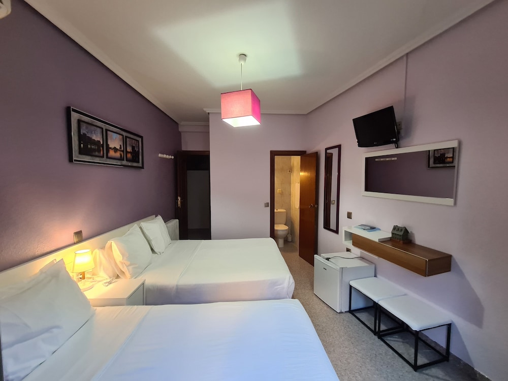 FAMILY, 3 BEDS