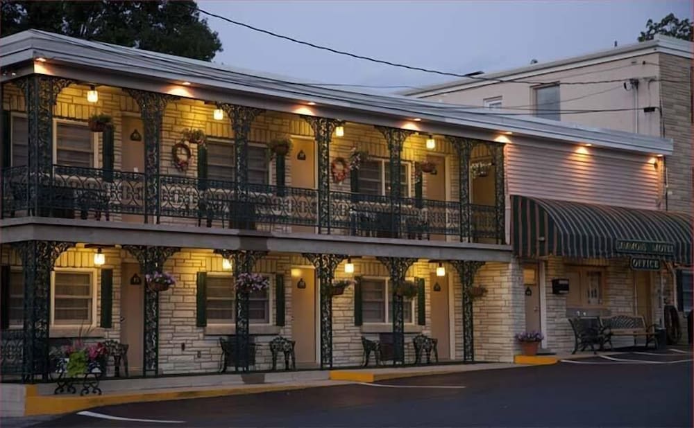 Simmons Motel 2/74