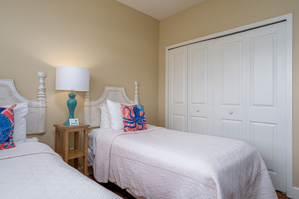 2 Bedrooms, Condo, King and Twin Beds, City View, Sofa