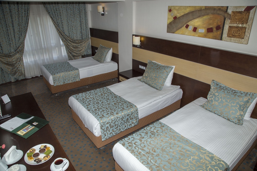 MOM Hotel 7/22