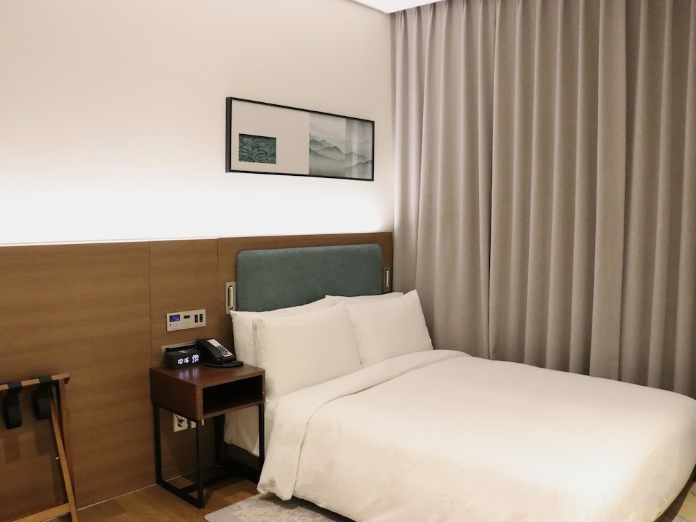 ROOM, DOUBLE BED, ACCESSIBLE