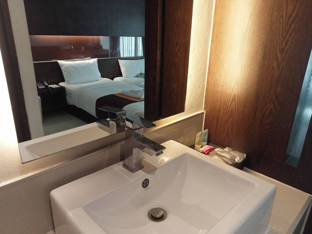 Collection O The Bangkok Airport Link Suite 48/56
