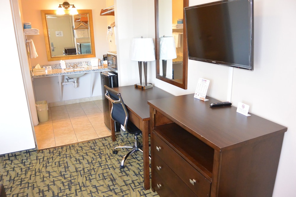 Days Inn by Wyndham Lakewood South Tacoma 44/67